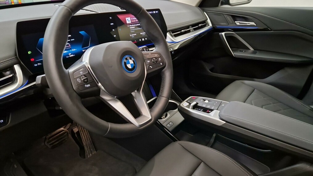 BMW iX1