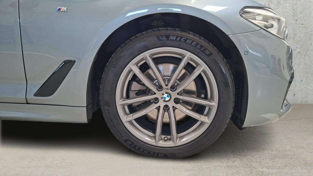 BMW Serii 5, 520
