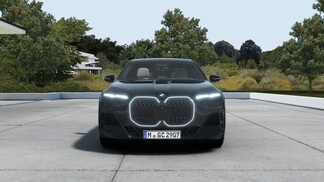 BMW Serii 7, 740