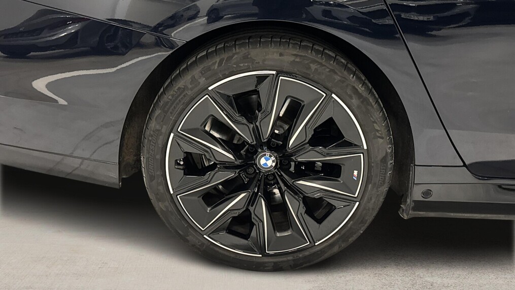 BMW Serii 7, i7