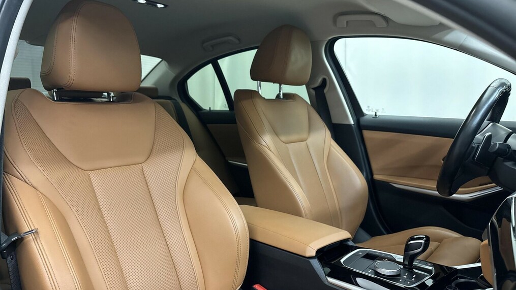 BMW Serii 3, 330