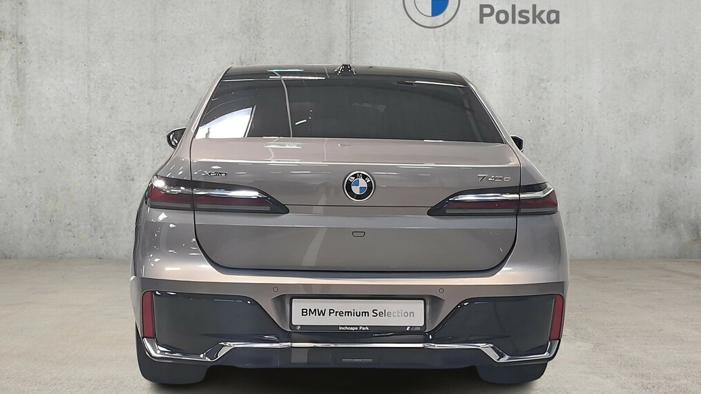 BMW Serii 7, 740