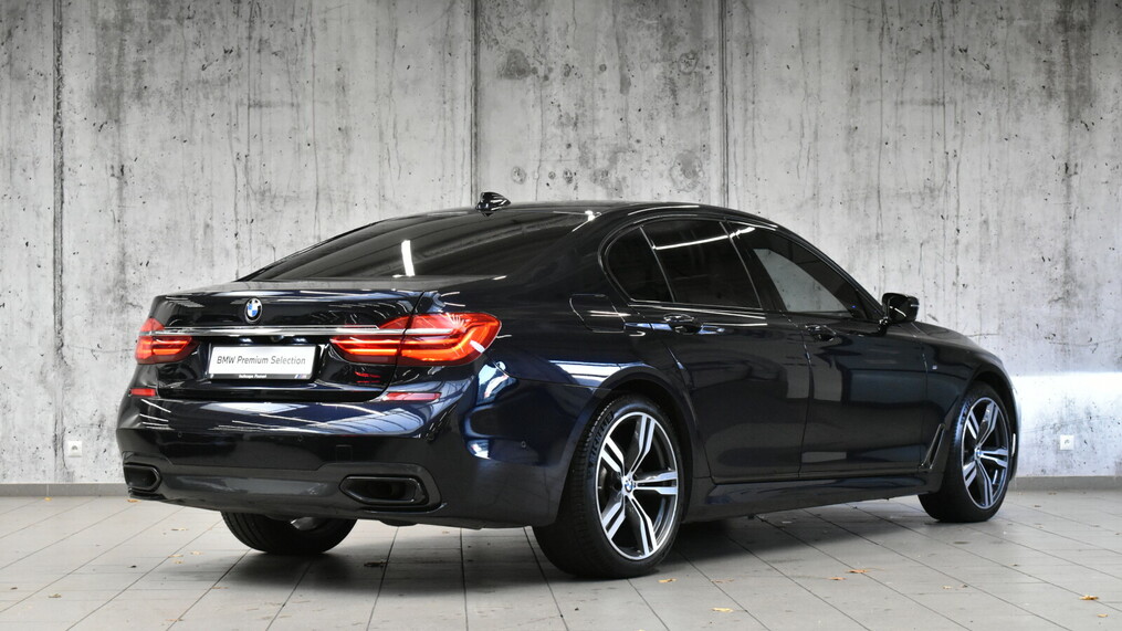 BMW Serii 7, 740