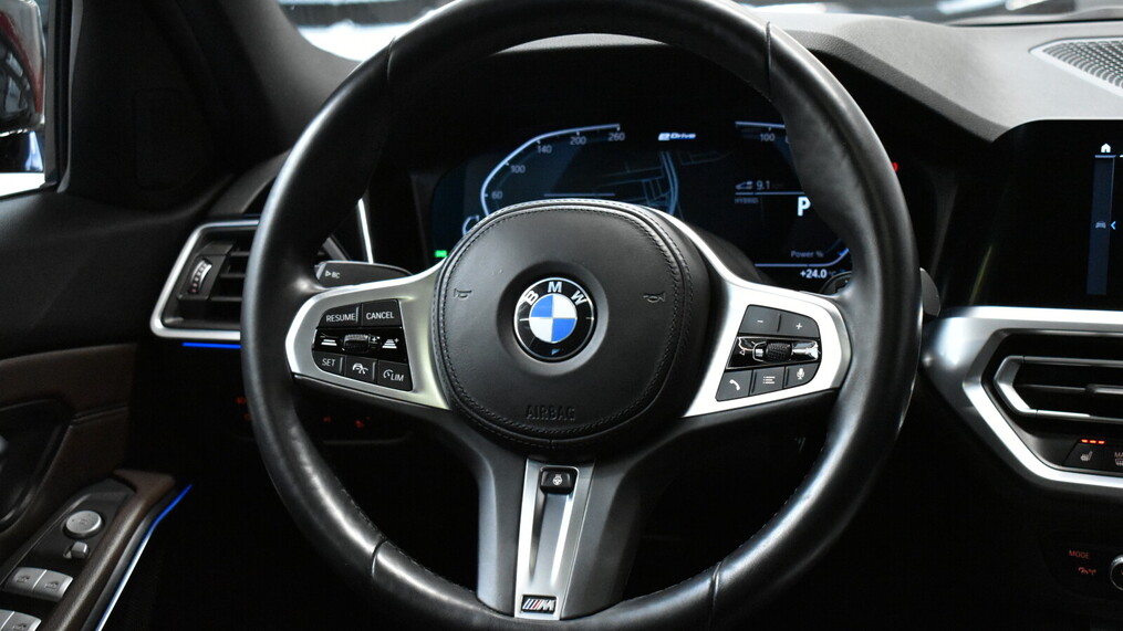 BMW Serii 3, 330