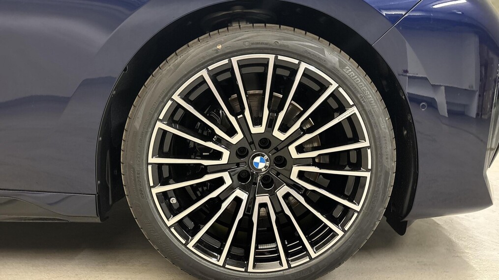 BMW Serii 7, 740