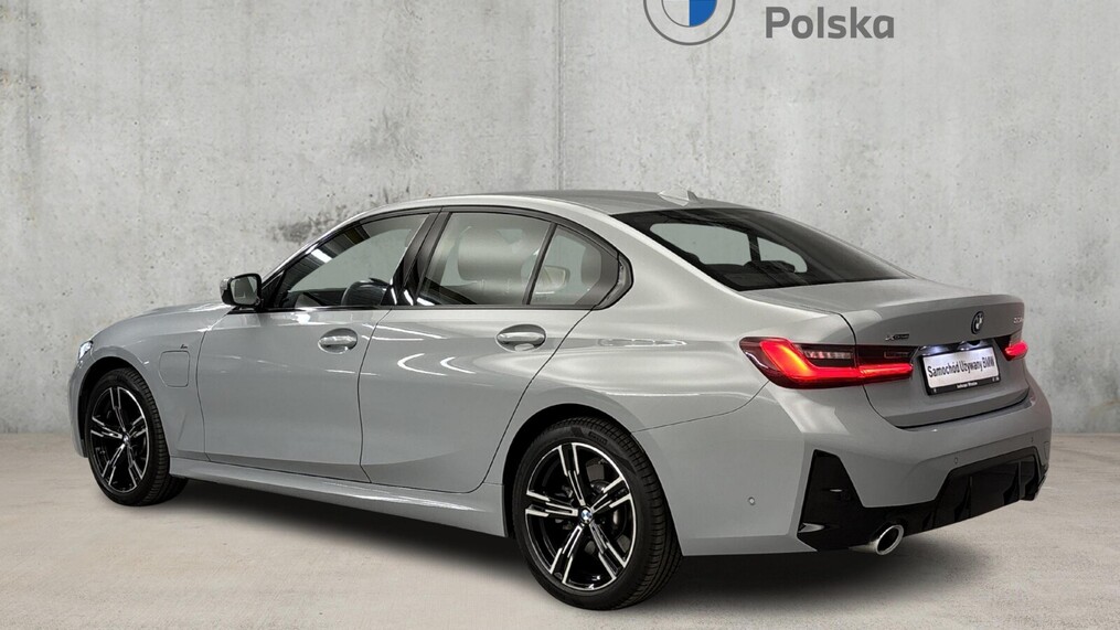 BMW Serii 3, 330