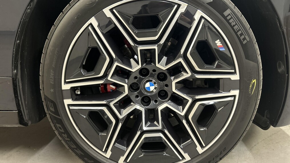 BMW iX
