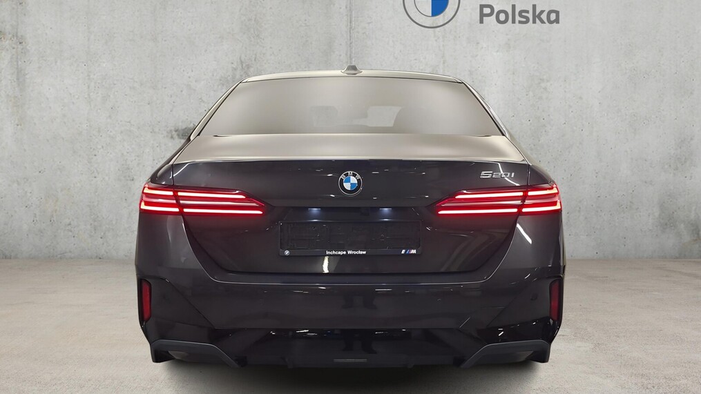BMW Serii 5, 520