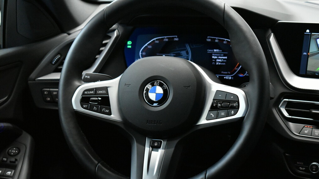 BMW Serii 2, 218