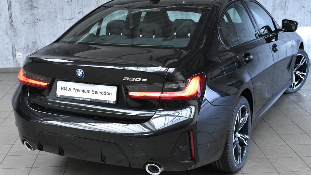 BMW Serii 3, 330