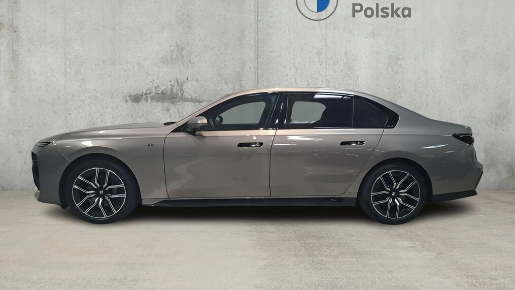 BMW Serii 7, 740