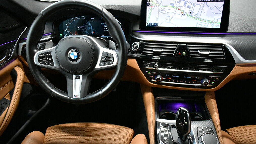 BMW Serii 5, 520