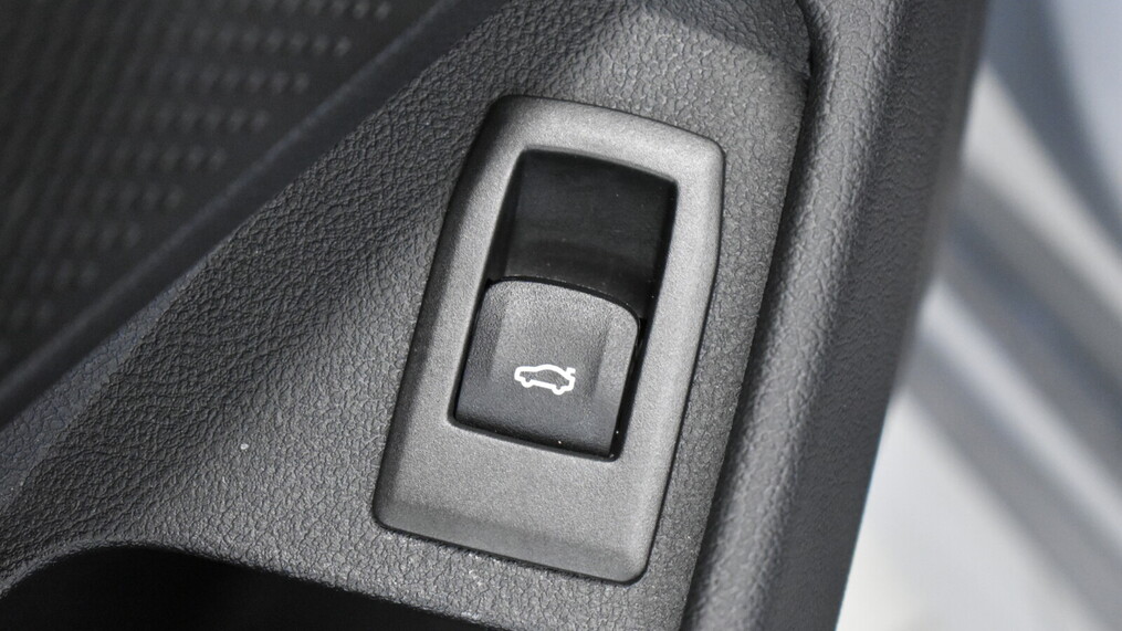 BMW Serii 3, 330