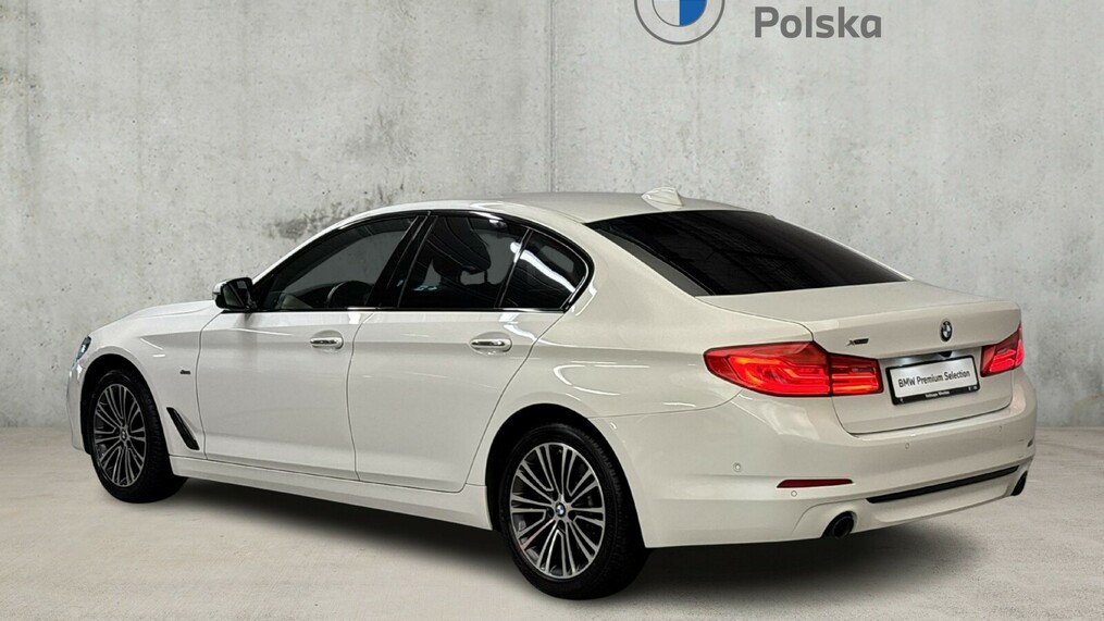 BMW Serii 5, 520