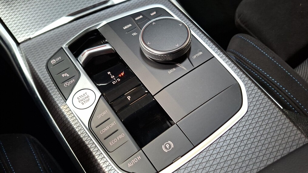 BMW Serii 3, 330