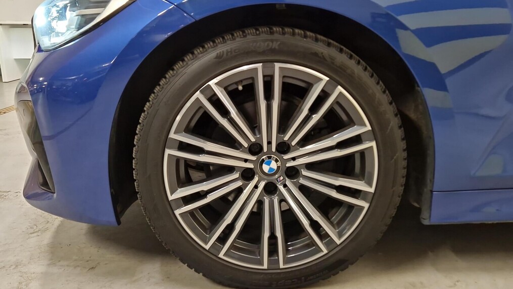 BMW Serii 3, 320