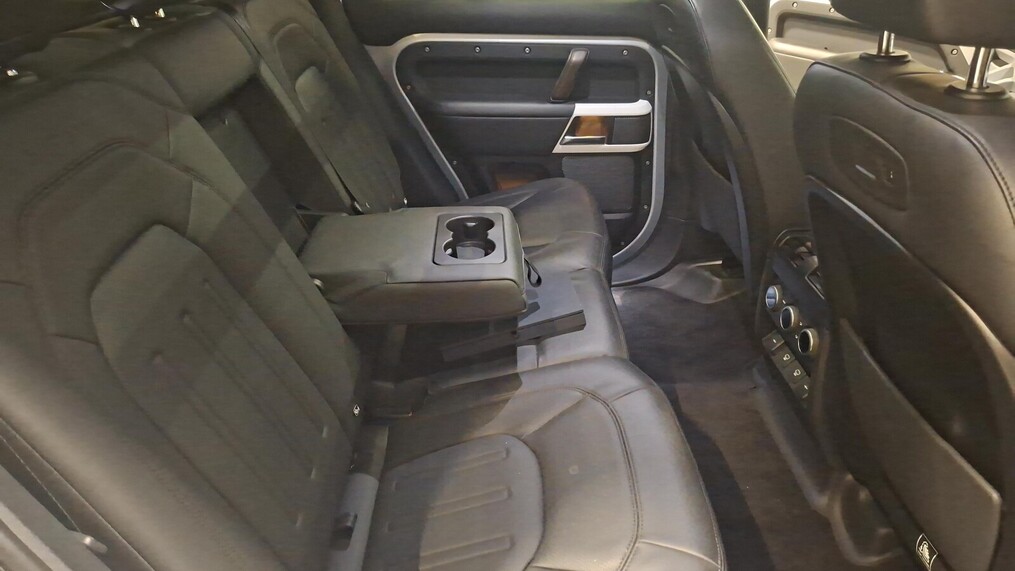 Land Rover Defender 110