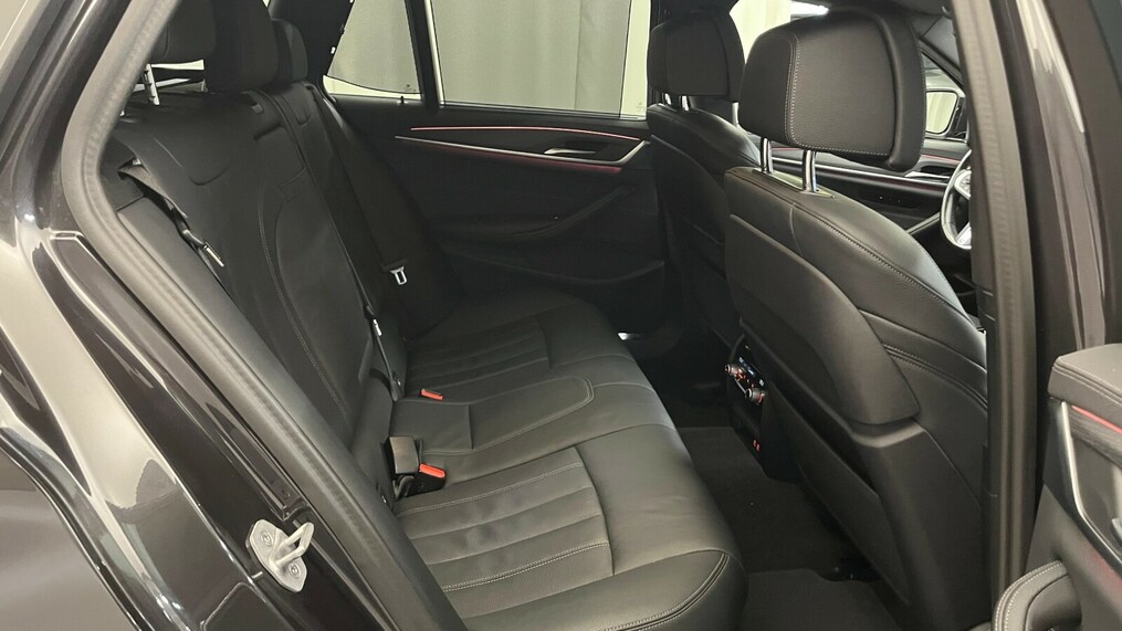 BMW Serii 5, 530