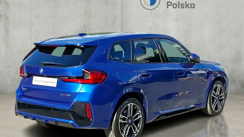BMW iX1