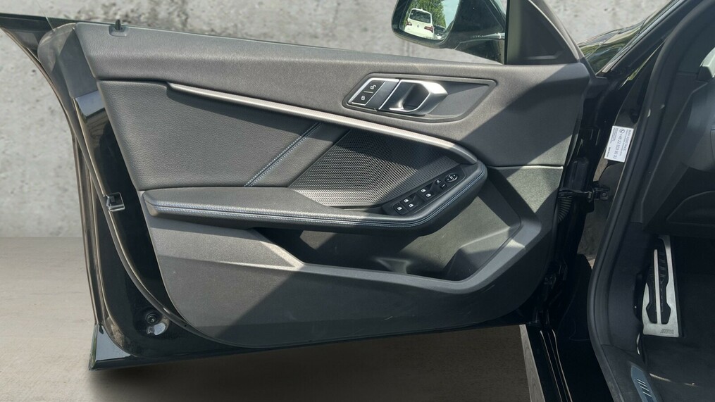 BMW Seria 2, 218