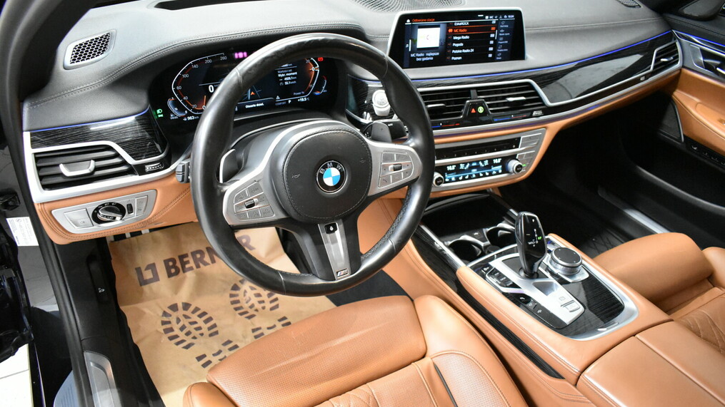 BMW Serii 7, 740
