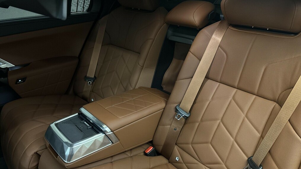 BMW Serii 7, 740