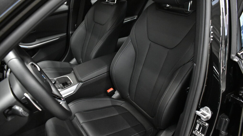BMW Serii 3, 330