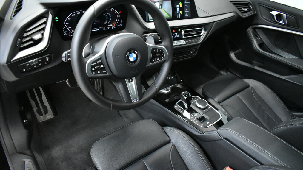 BMW Serii 2, 235