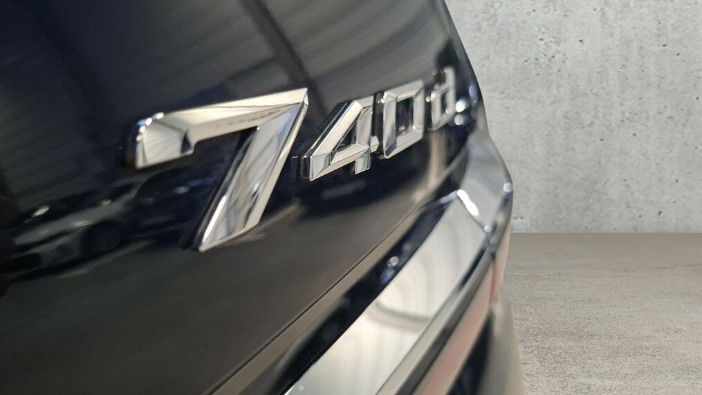 BMW Serii 7, 740