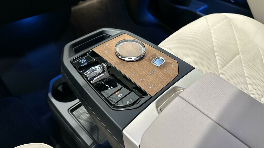 BMW iX