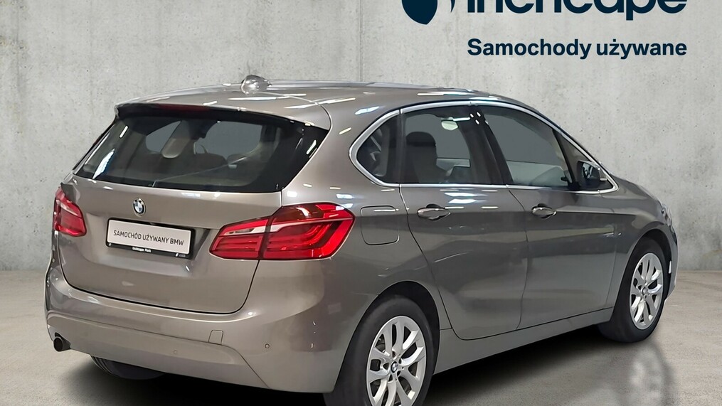 BMW Serii 2, 218