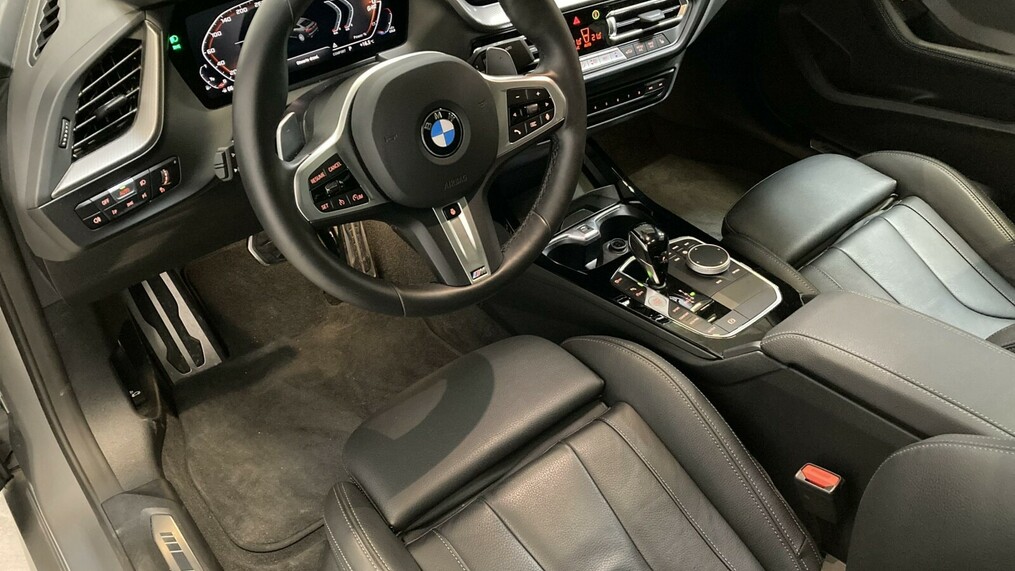 BMW Serii 2, 235