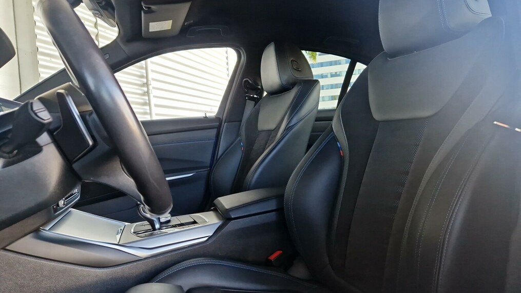 BMW Serii 3, 330