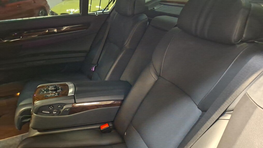 BMW Serii 7, 760