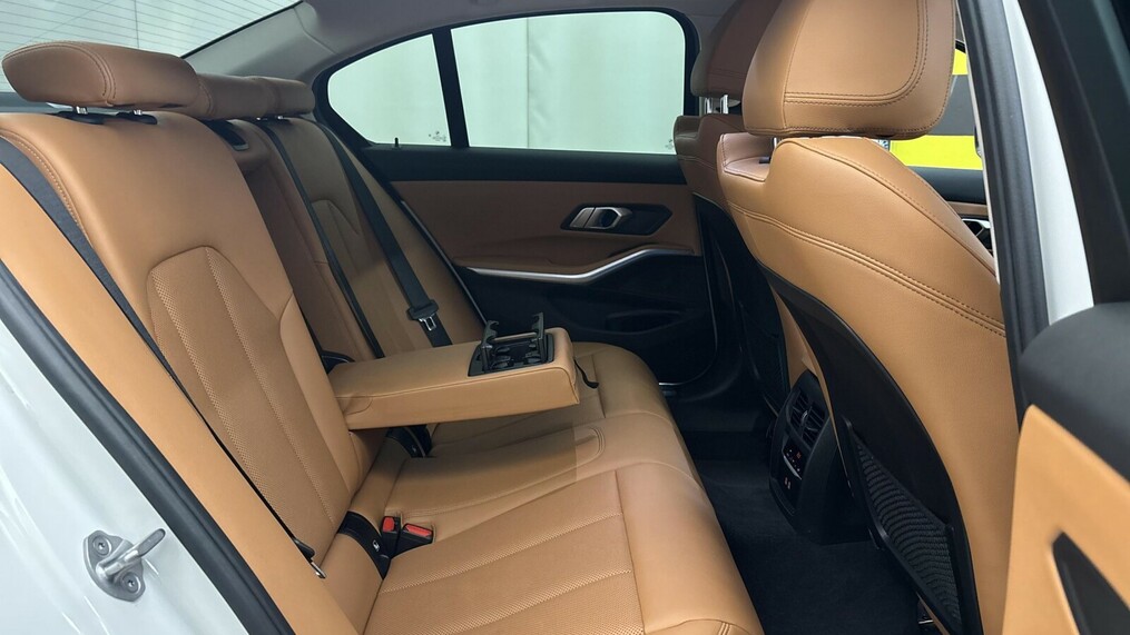 BMW Serii 3, 330