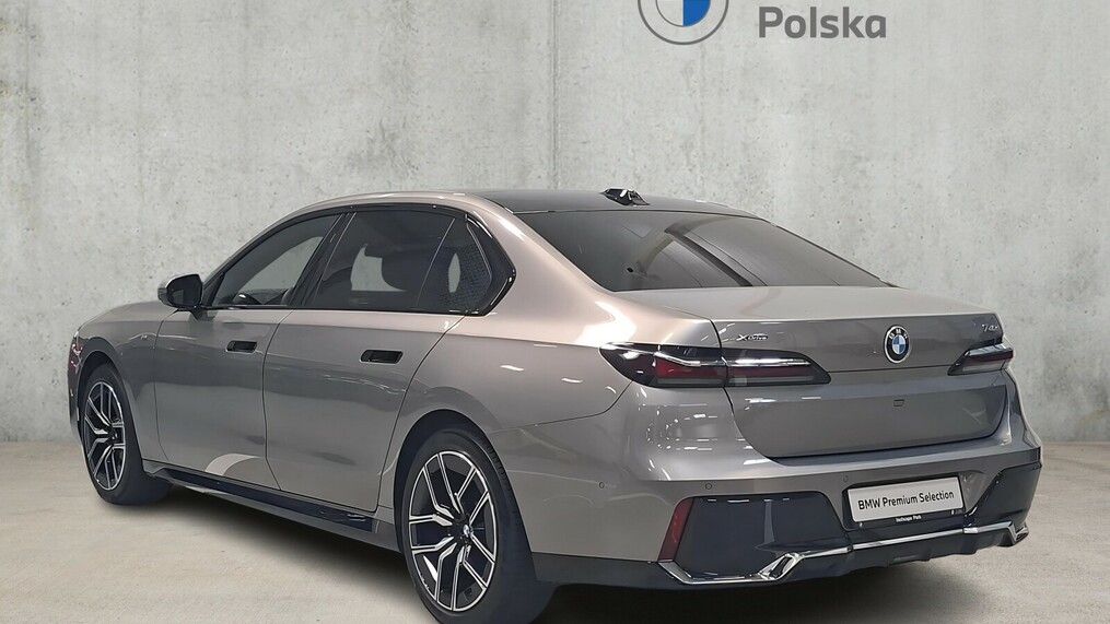 BMW Serii 7, 740