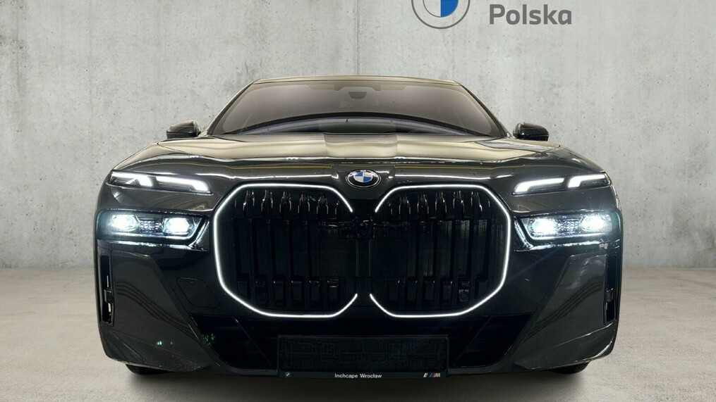 BMW Seria 7, 740