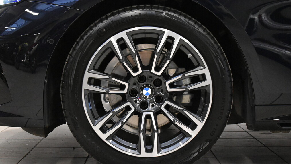 BMW Serii 5, 520