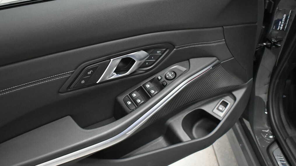 BMW Serii 3, 320