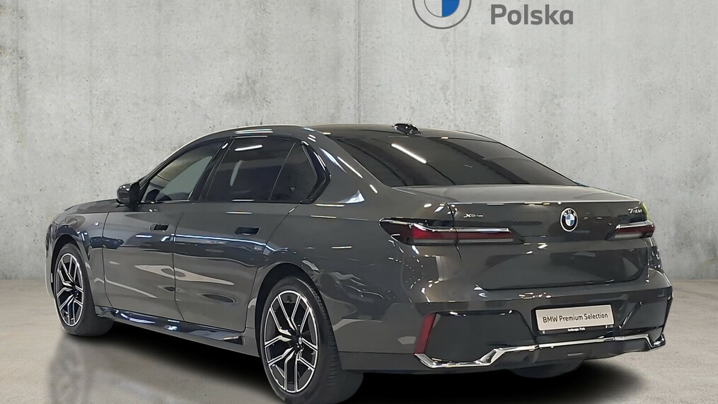 BMW Serii 7, 740