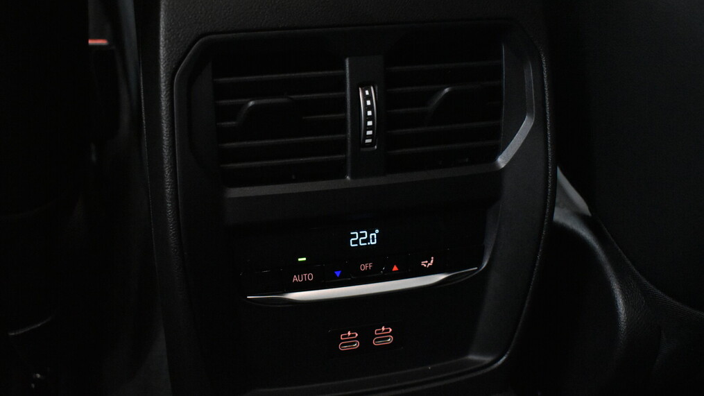 BMW Serii 3, 330