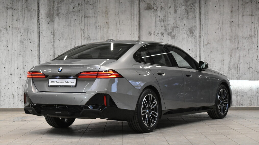 BMW Serii 5, 520