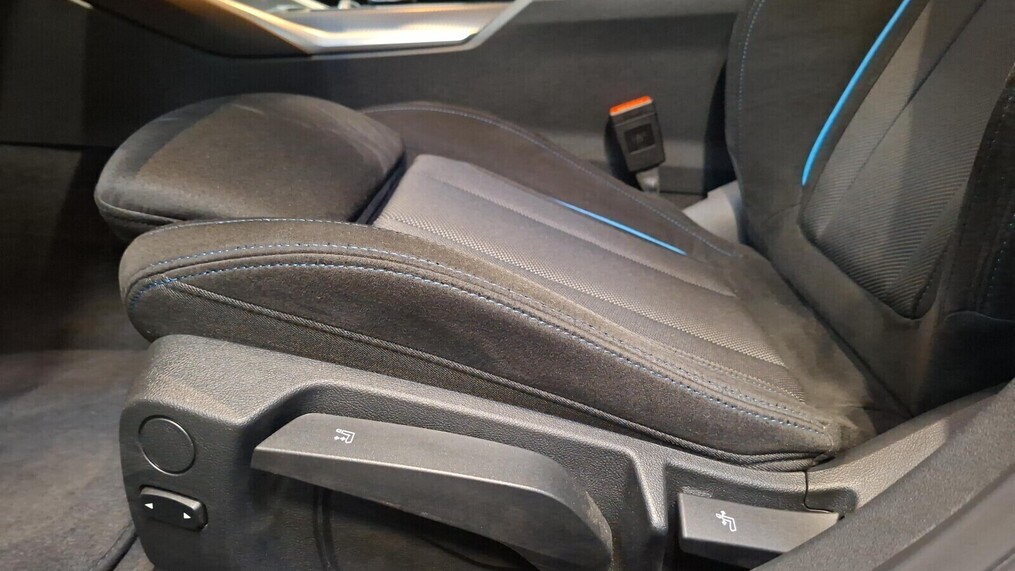 BMW Serii 3, 330