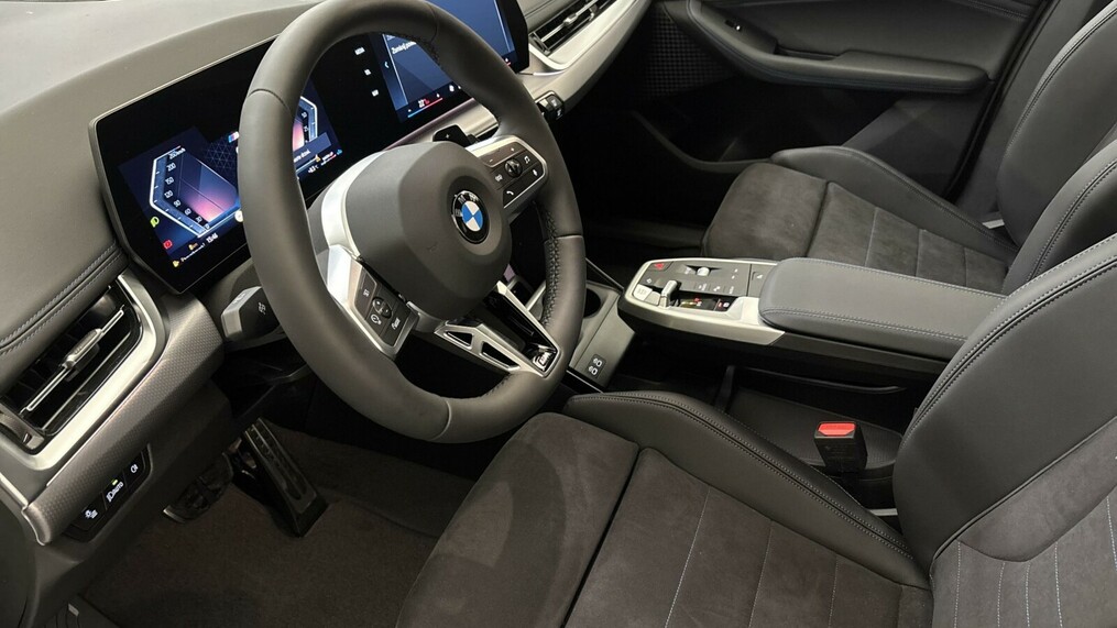 BMW Seria 2, 218