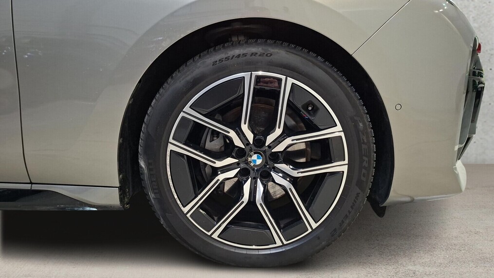 BMW Serii 7, 740