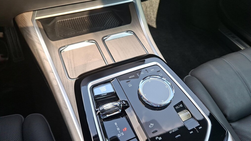 BMW Serii 7, 760