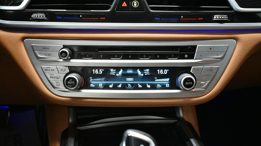 BMW Serii 7, 740