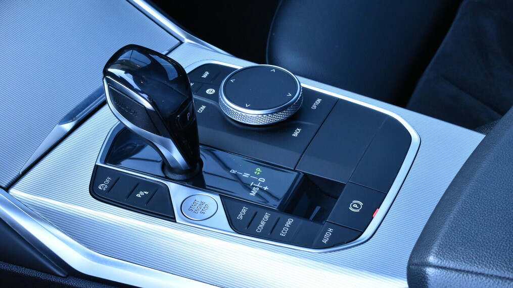 BMW Serii 3, 320