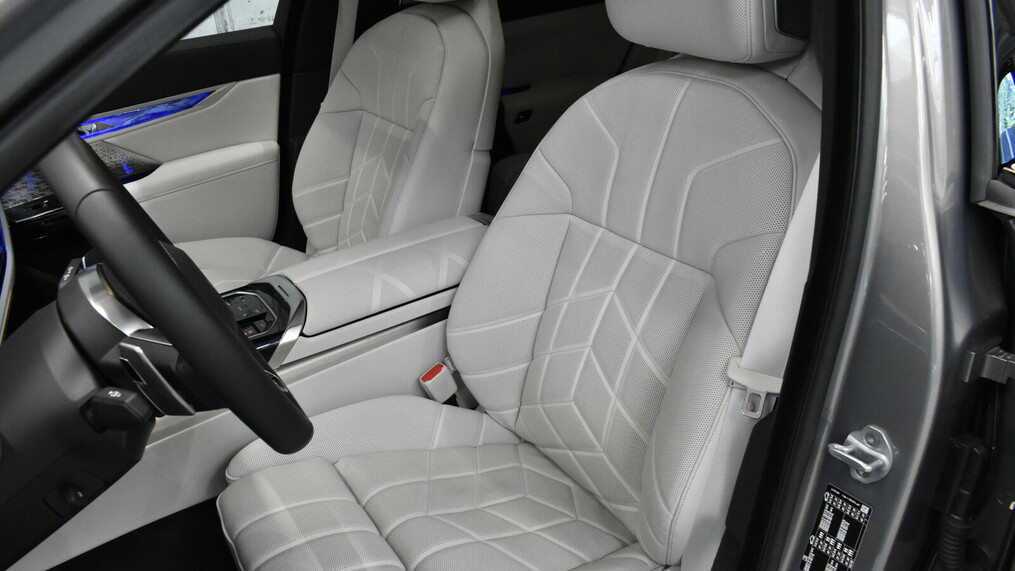 BMW Serii 7, 740