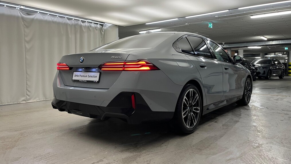 BMW Serii 5, 520